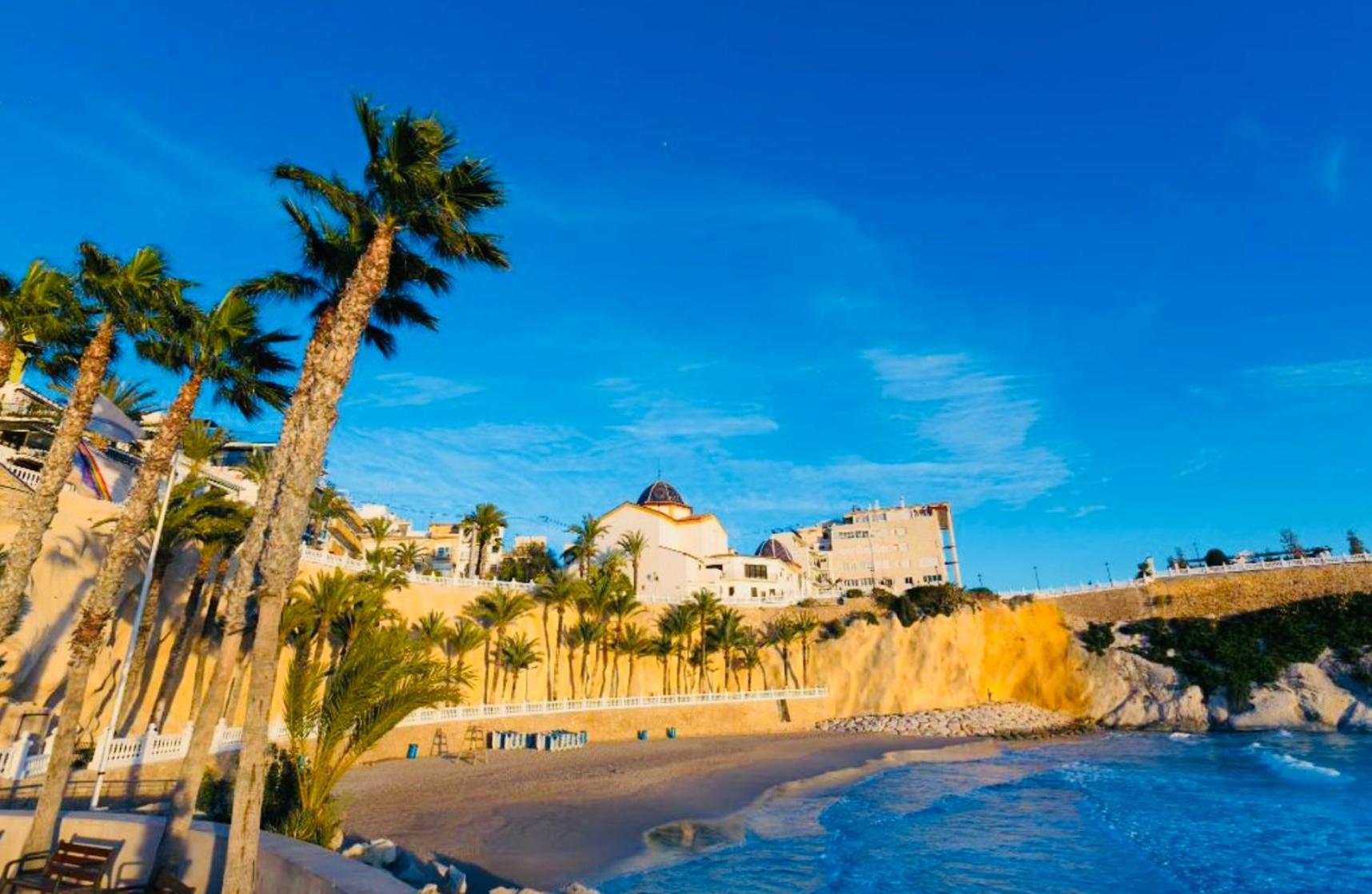 Atico Con Vistas En El Casco Antiguo De Benidorm Apartment Exterior photo