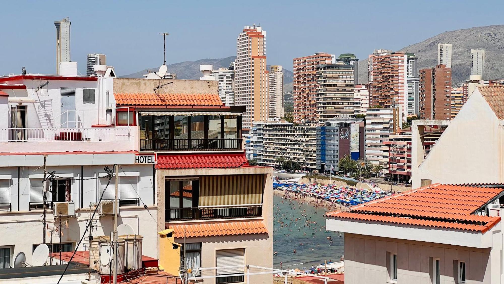 Atico Con Vistas En El Casco Antiguo De Benidorm Apartment Exterior photo