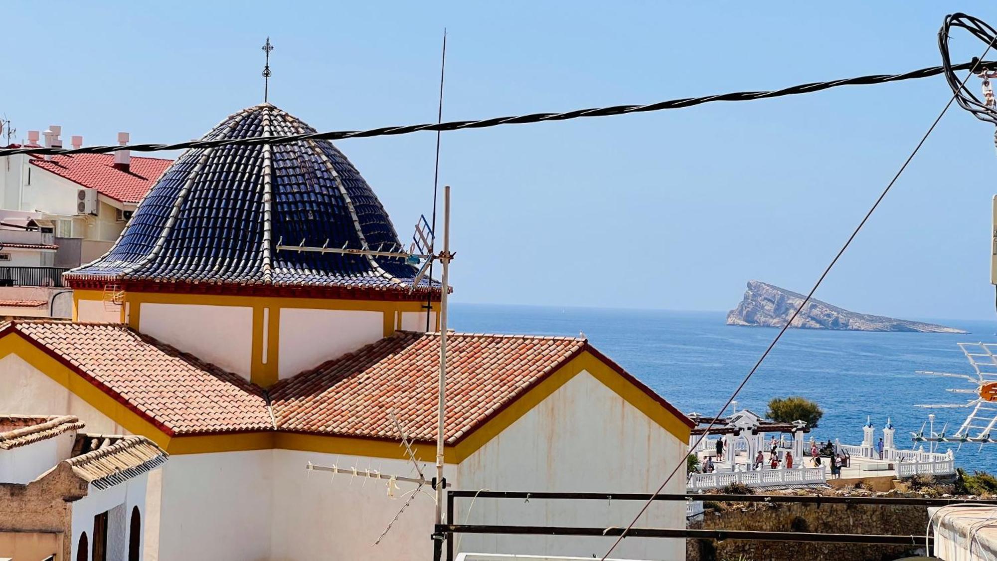 Atico Con Vistas En El Casco Antiguo De Benidorm Apartment Exterior photo